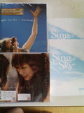 絢香さんのライヴDVDと「手をつなごう/愛を歌おう」のCD♪