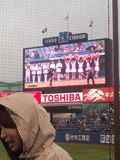 4月22日(日)の神宮球場のオーロラビジョン